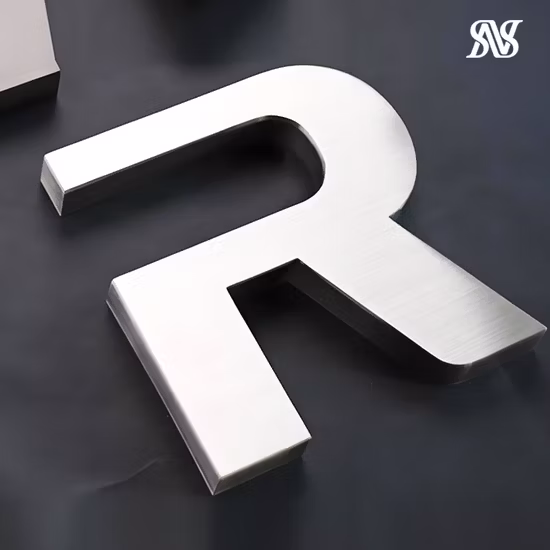 Signos de letras de canal LED coloridos RGB iluminados con cara de acero inoxidable para exteriores